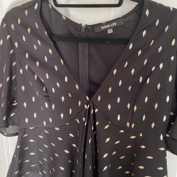 Cute black top - Picture 2 of 3